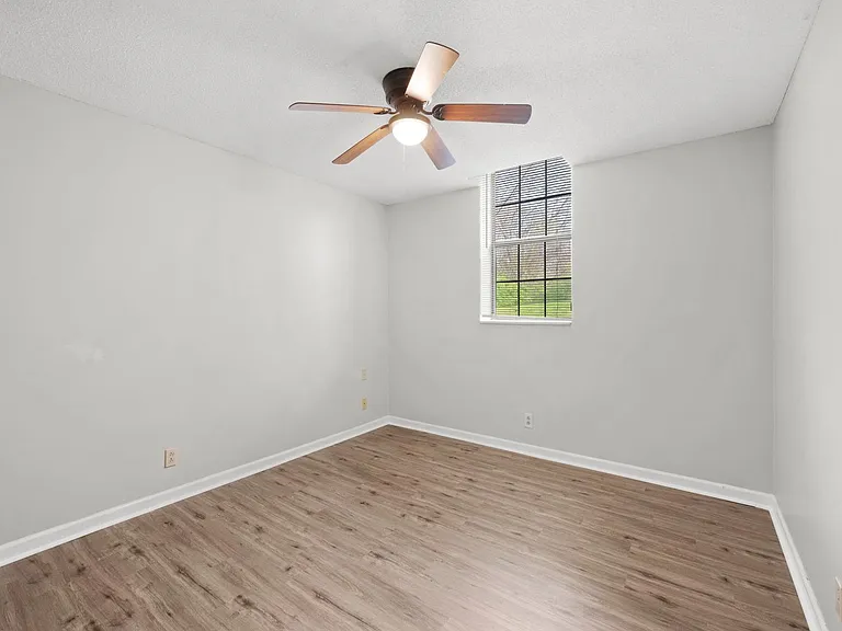 530 Hietts Ln — Photo 16