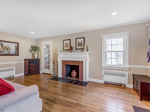 4th image of 20 Sanderson Ave