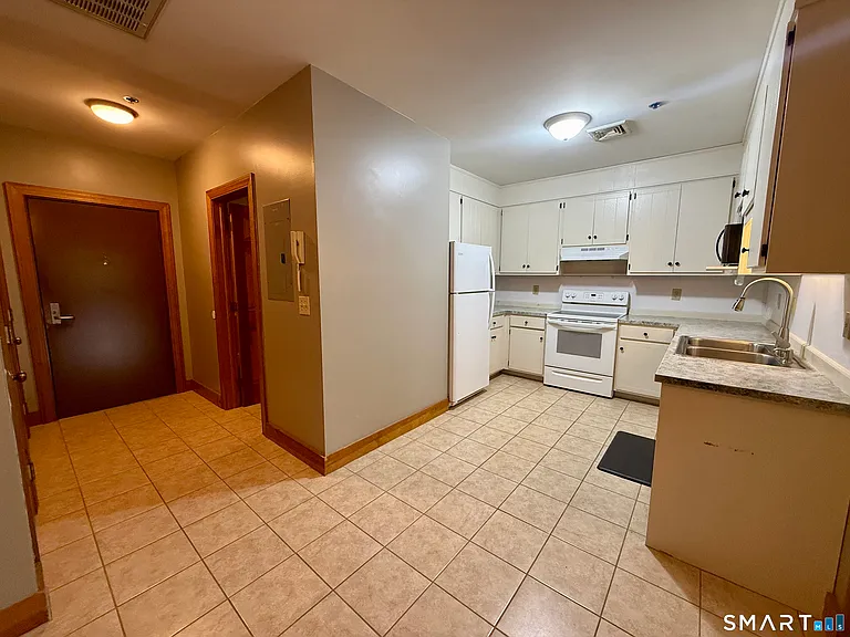 11 Centre St #19 — Photo 2