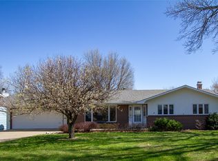 1412 Country Club Dr, Pella, IA 50219