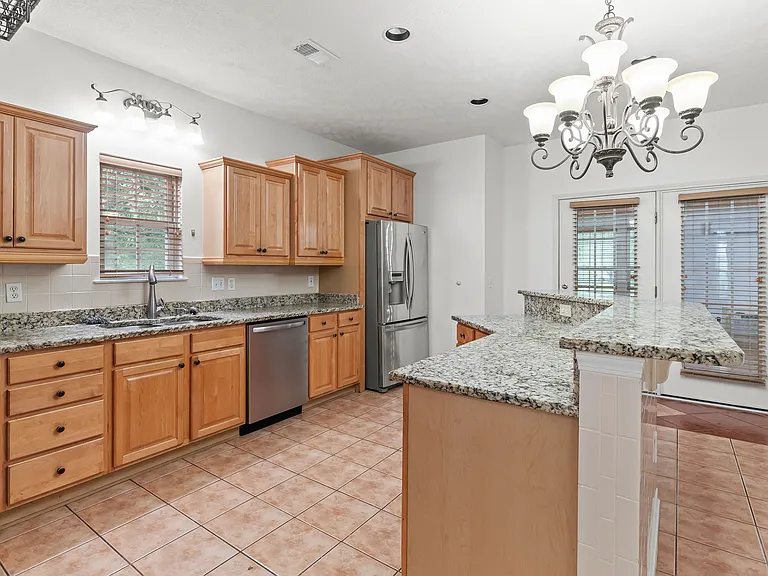 620 Woodbine Ct — Photo 8