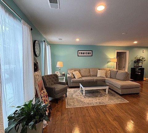 4th image of 1819 Beaver Ave