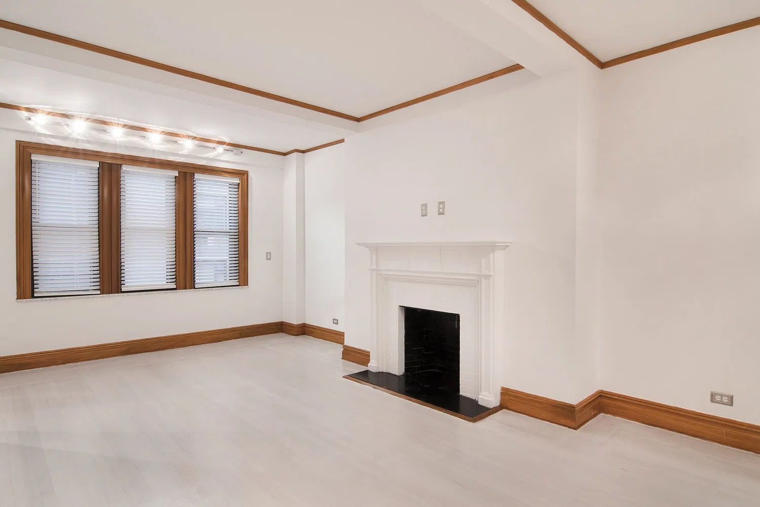 145 W 58th St — Photo 3