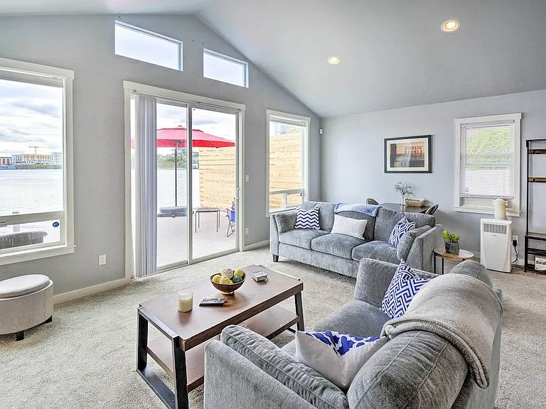 219 Shore Dr — Photo 3