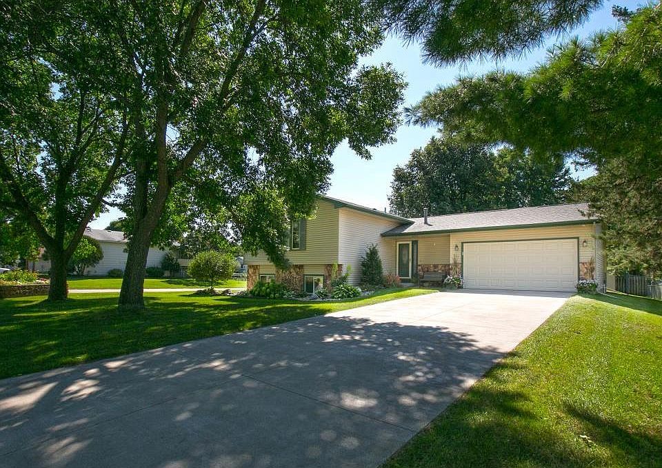 1st image of 801 Meadowwood Dr N