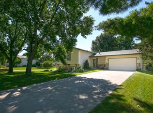 801 Meadowwood Dr N, Brooklyn Park, MN 55444