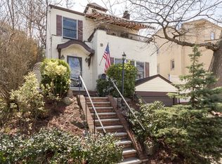 4552 Browvale Ln, Little Neck, NY 11362