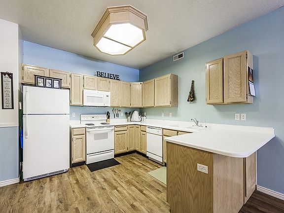 4th image of 363 N Belmont Pl #242