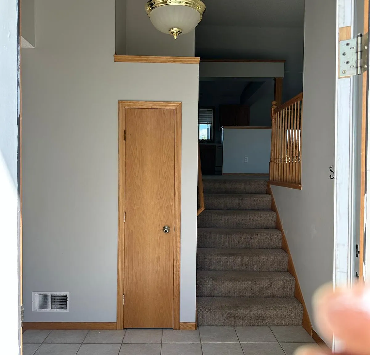 4 bed, 2300 sqft, $2,550 — Photo 3