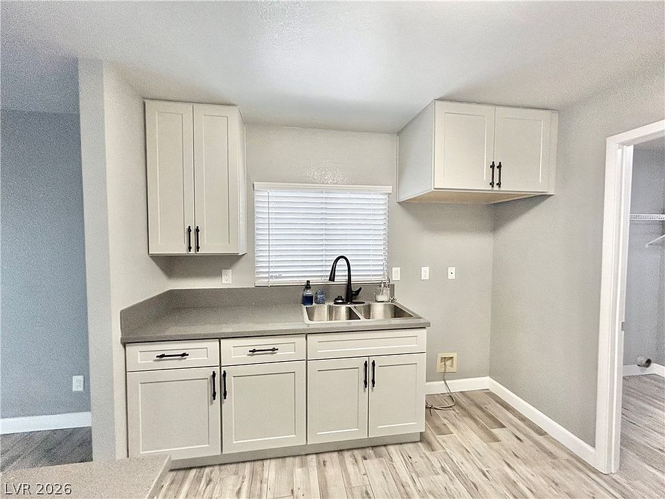 1st image of 3795 Steinbeck Dr