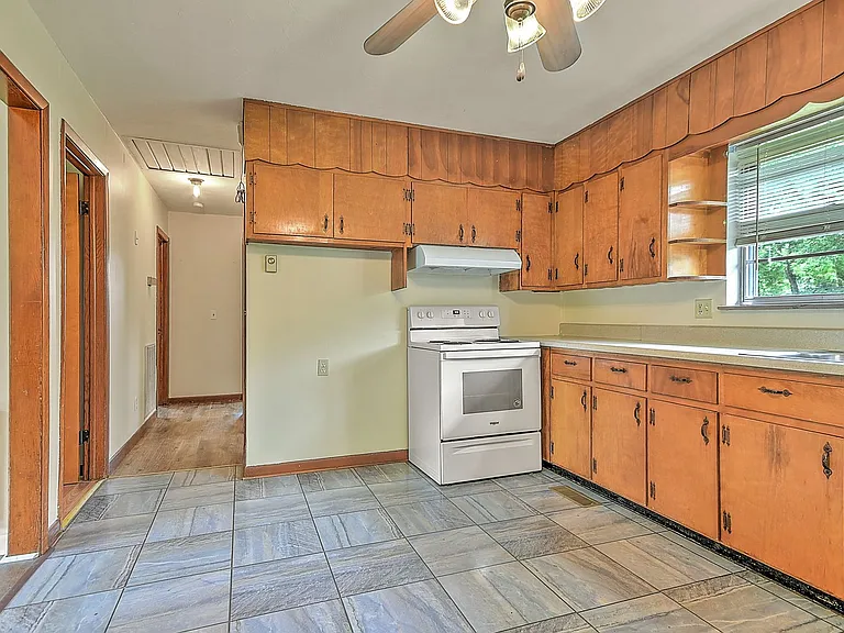 945 Bishop Loop — Photo 5