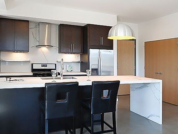 4th image of 2915 James Ave S #3593898