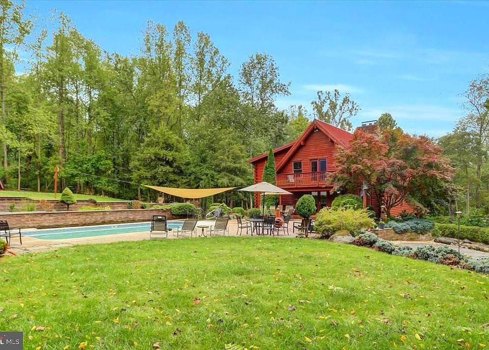 1st image of 100 Cedar Dr