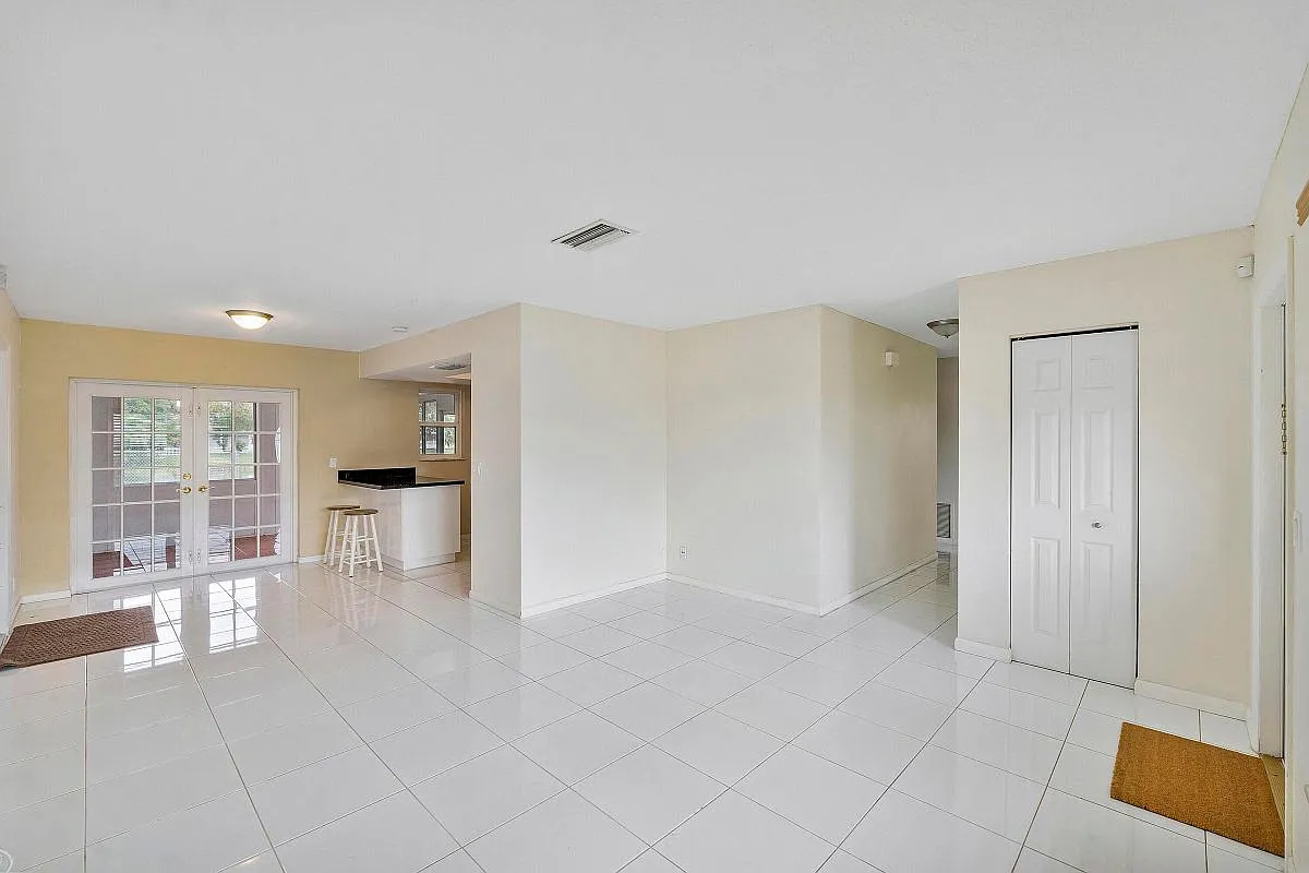 3 bed, 2.0 bath, 1132 sqft, $2,750 — Photo 2