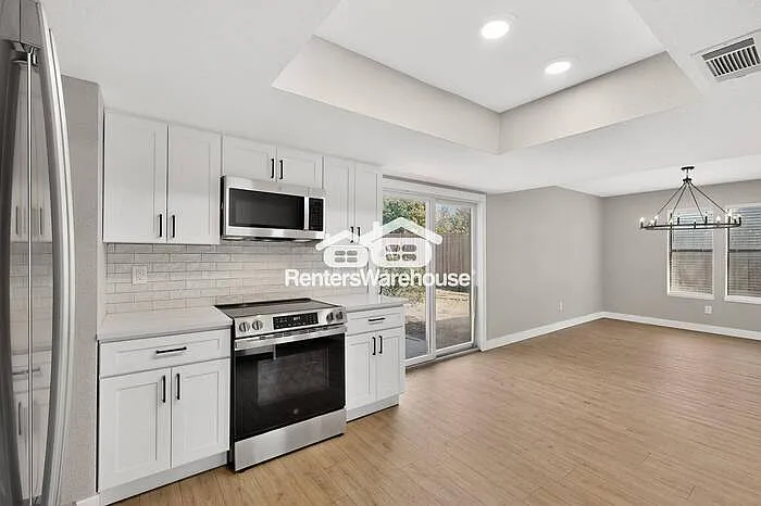 2605 Royal Oaks Dr — Photo 13