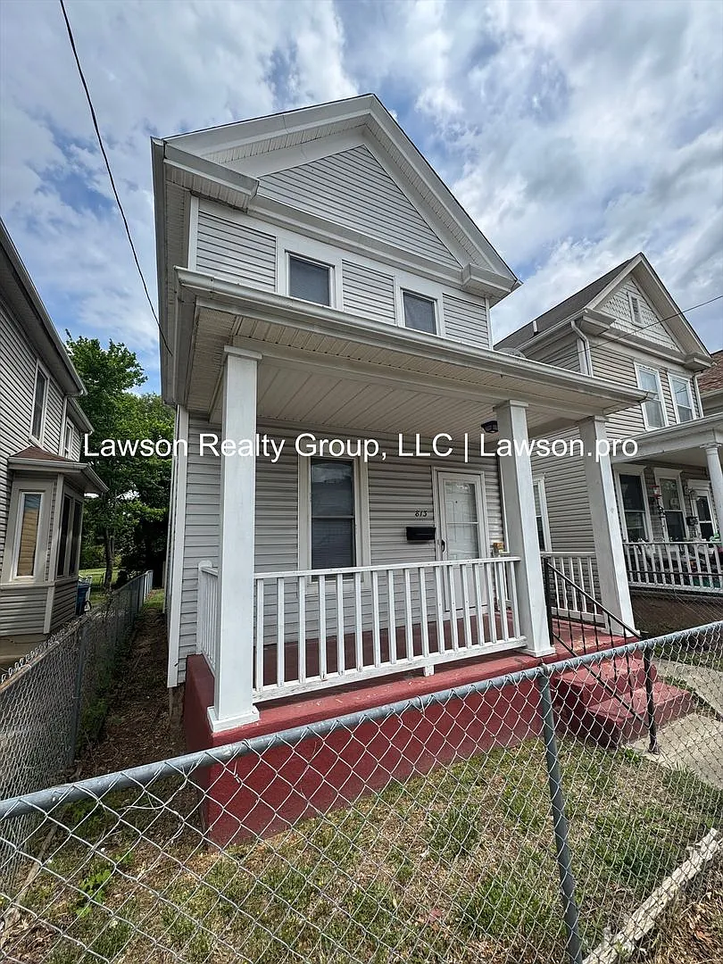 Newly Updated House with Fenced Yard — Photo 2