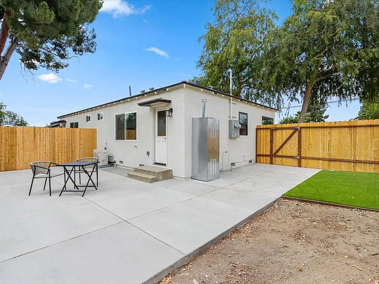 206 Olive St — Photo 19