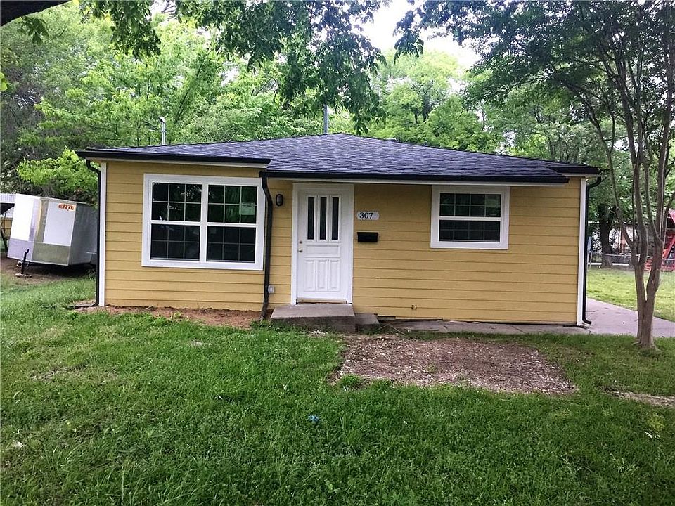 1st image of 307 E Mowry St