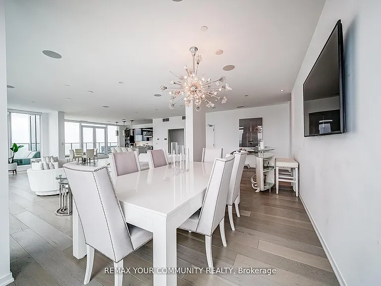 150 E Liberty St #Penthouse 2 — Photo 17
