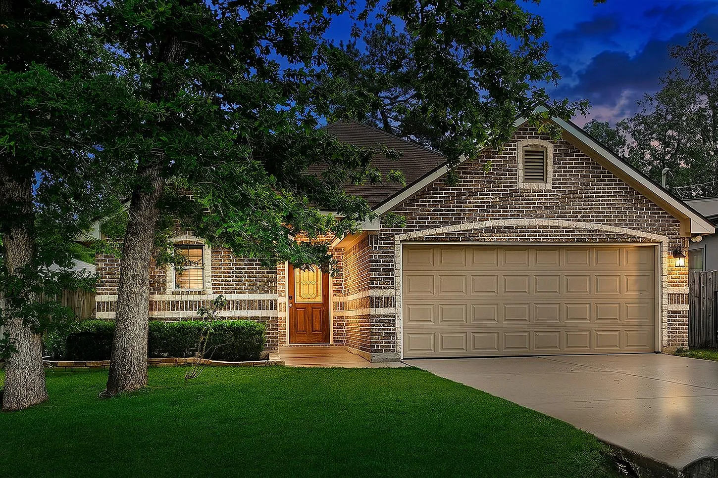 3 bed, 2.0 bath, 1383 sqft, $1,795 — Photo 1
