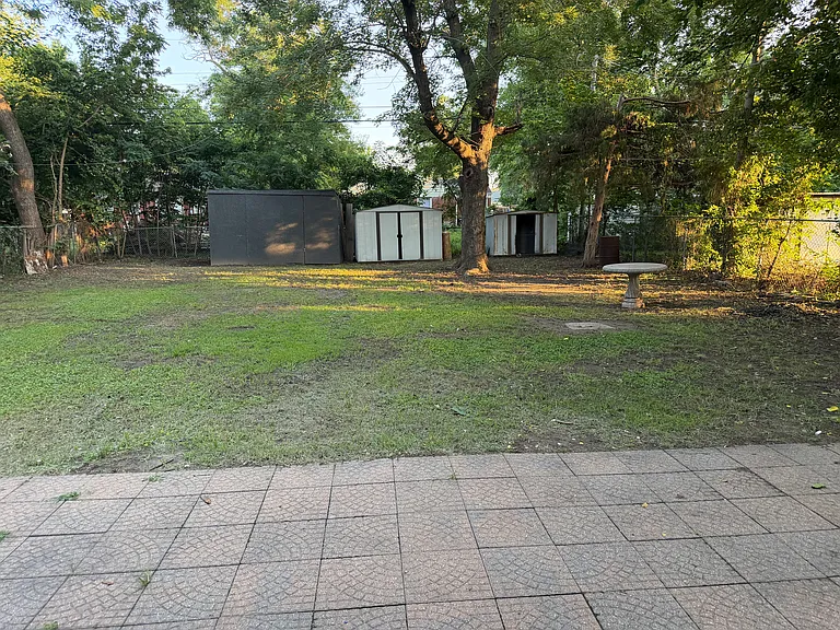 1215 E Donnell Ave — Photo 16