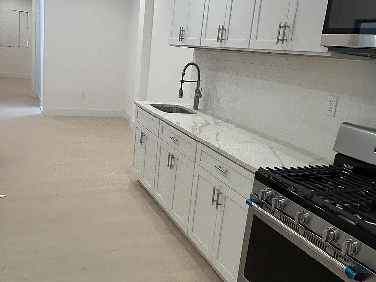 1193 Summit Ave — Photo 2