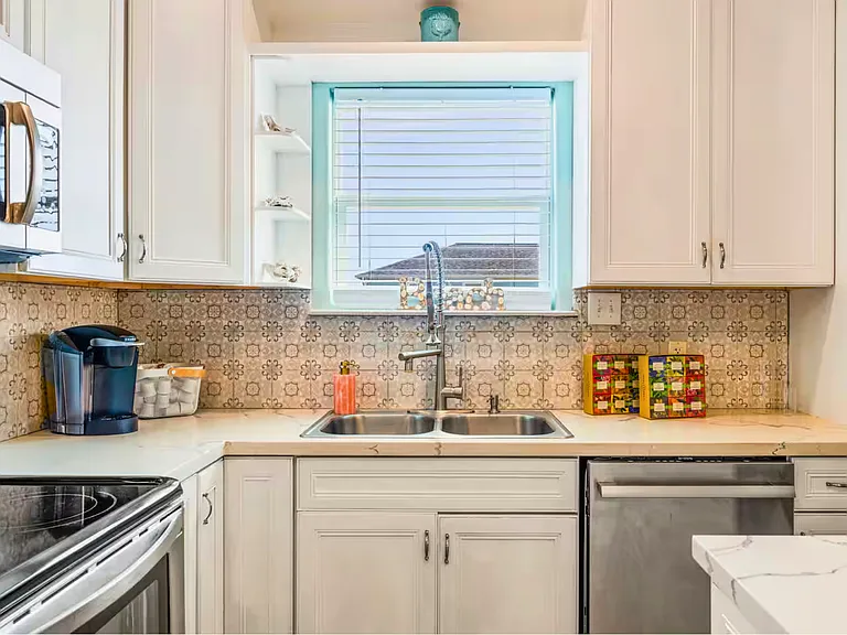 986 Bahama Dr — Photo 9