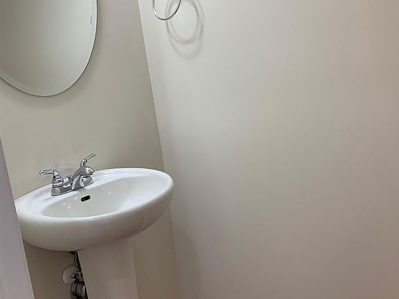 5th image of 155 Rowse Dr #1