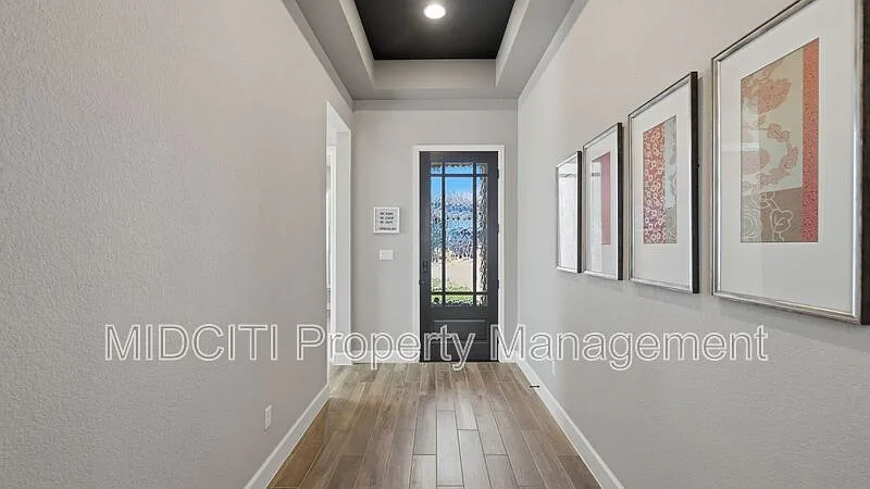3 bed, 2.0 bath, 1956 sqft, $2,700 — Photo 3