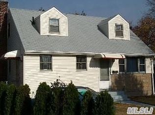 1426 Charlotte Ct, Elmont, NY 11003