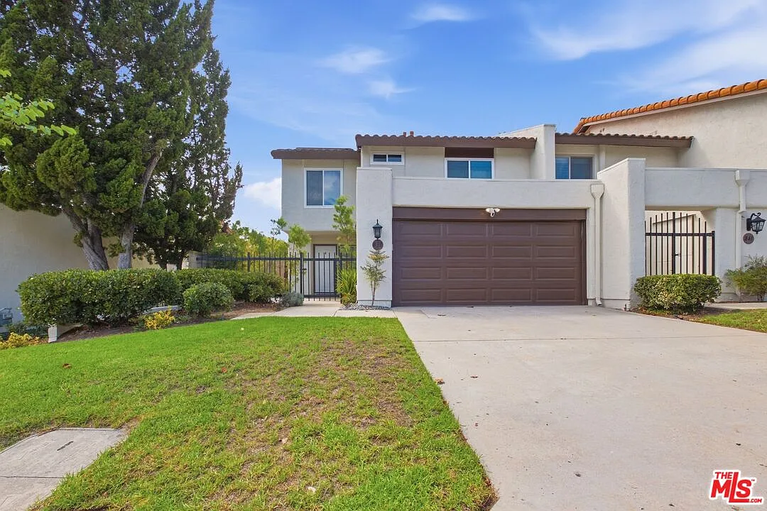 3 bed, 2.5 bath, 1925 sqft, $4,700 — Photo 1