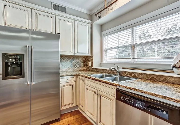324 Carlyle Park Dr — Photo 8