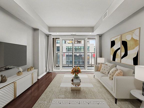 3rd image of 242 Rideau St #204