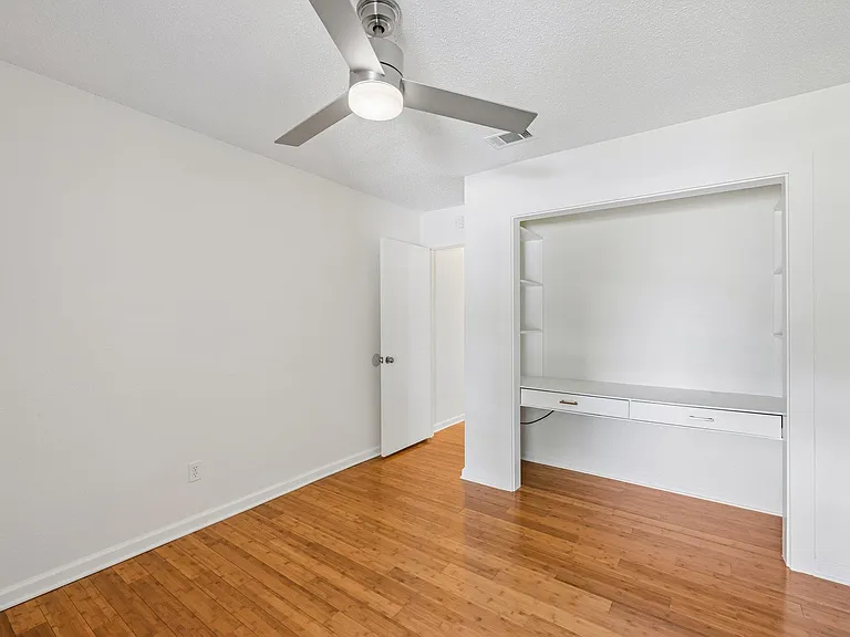 2717 Charlesworth Dr — Photo 16