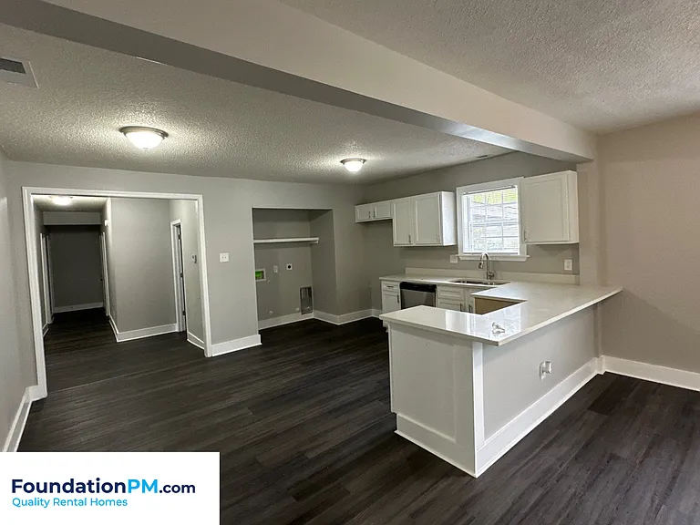 481 Lundee St — Photo 4
