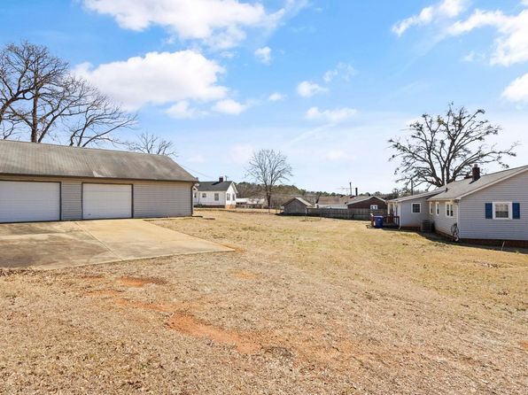 371 Tucapau Rd, Wellford, SC 29385