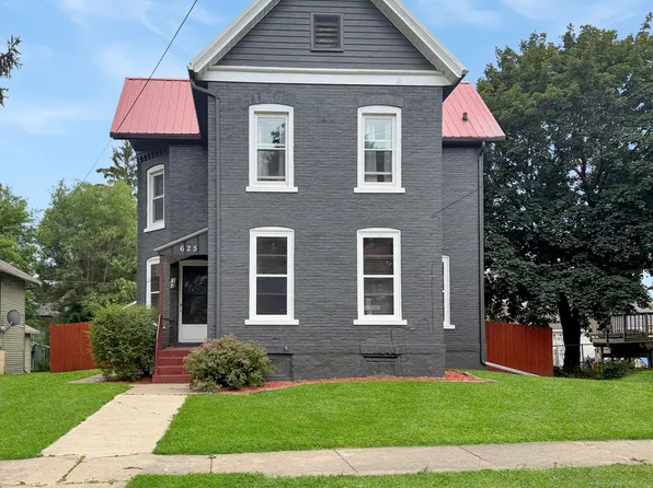625 W Ringold St, Freeport, IL 61032