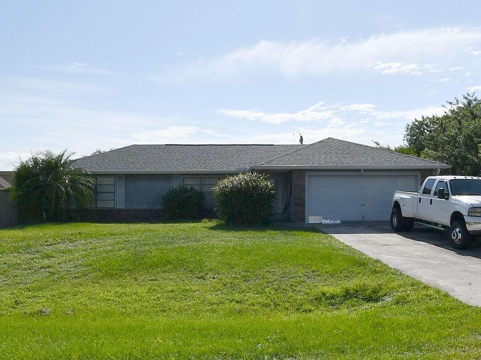 1st image of 1126 SW Del Rio Boulevard