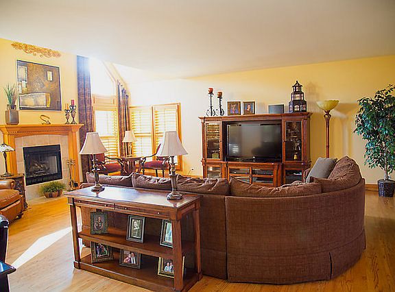 4th image of 777 W Thornwood Dr