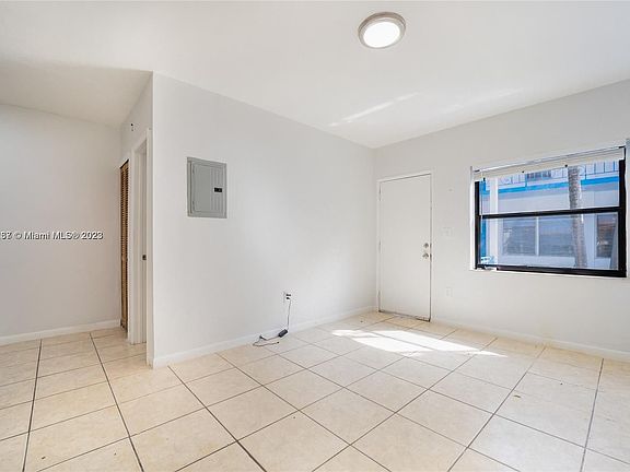4th image of 7725 Byron Ave #2