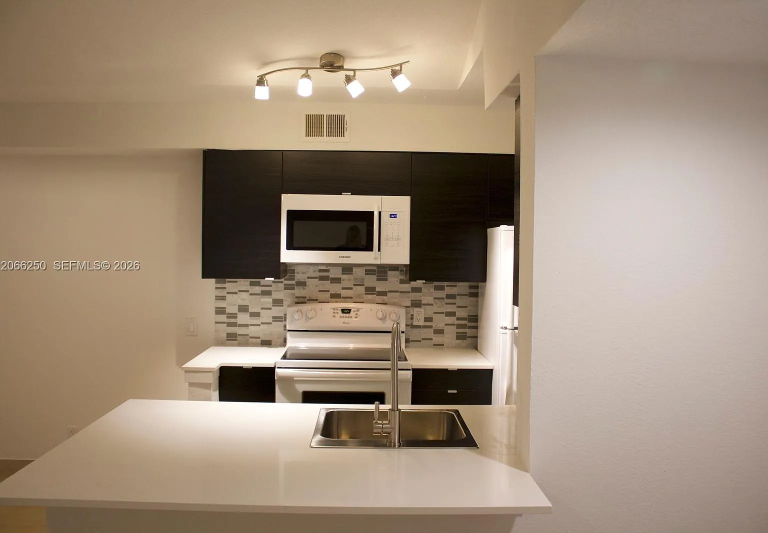 Sundance At Davie Condo — Photo 3