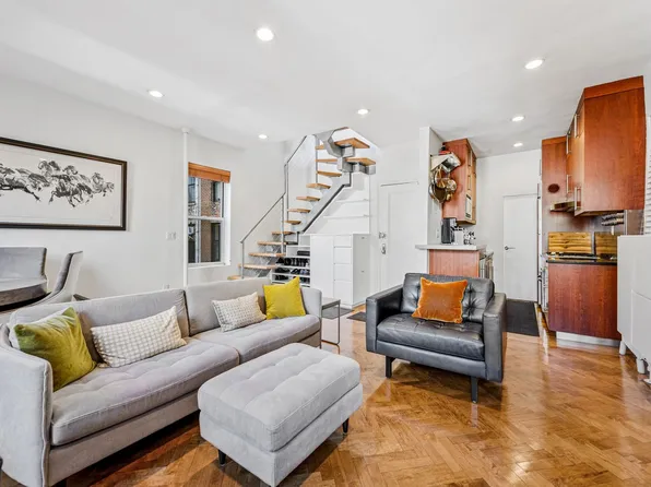 53 West 11th Street 4R/5R image 2 of 7