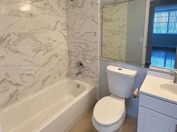5th image of 2025 NE 164th St APT 819