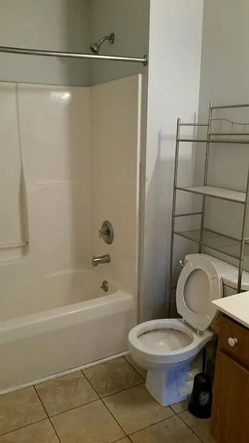 2 bed, 1.5 bath, 1200 sqft, $1,100 — Photo 3