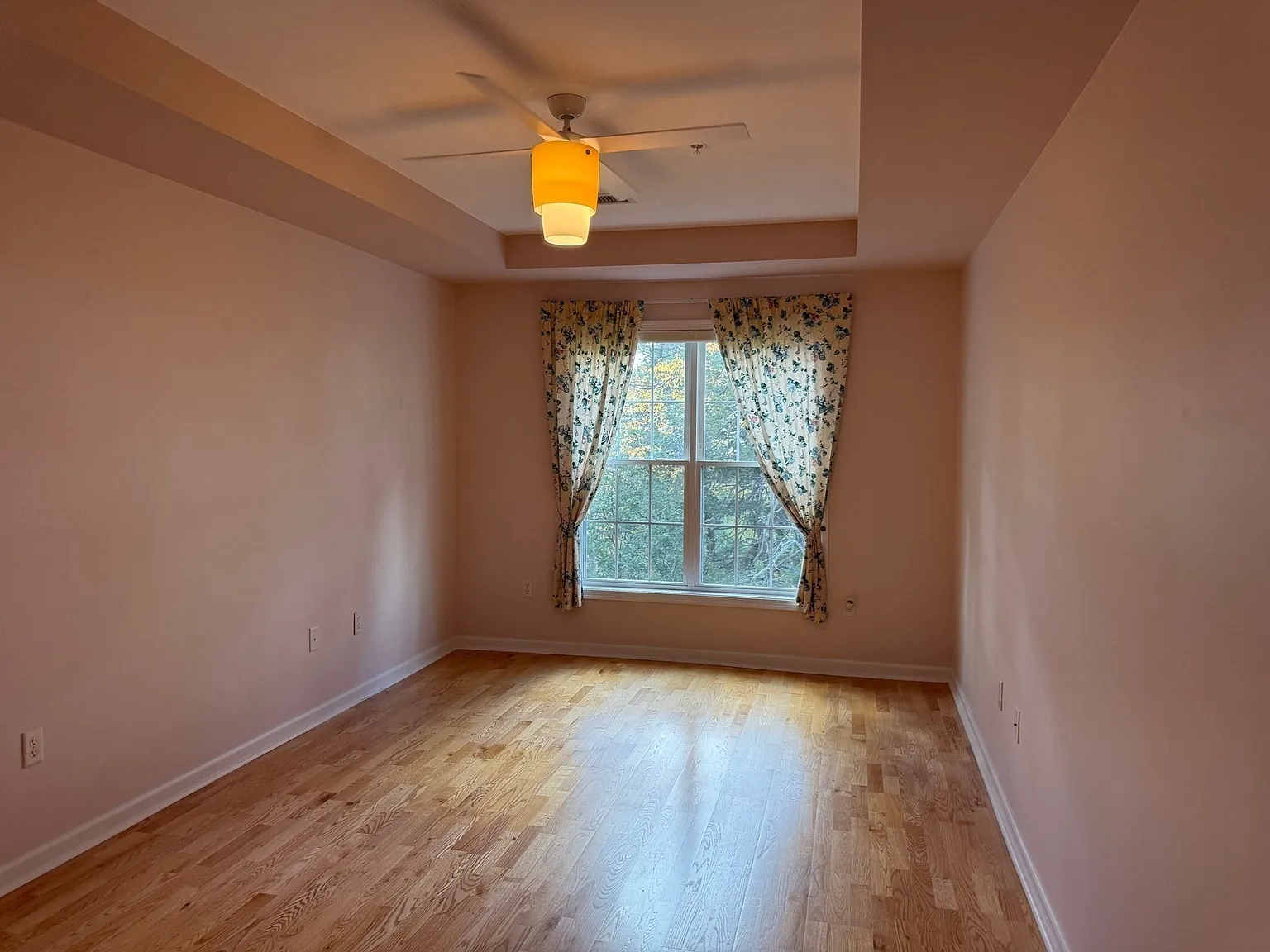 1 bed, 1.0 bath, 920 sqft, $2,350 — Photo 1