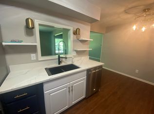 6970 Carriage Hill Dr APT 202, Brecksville, OH 44141