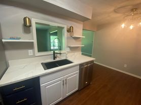 6970 Carriage Hill Dr, Brecksville, OH