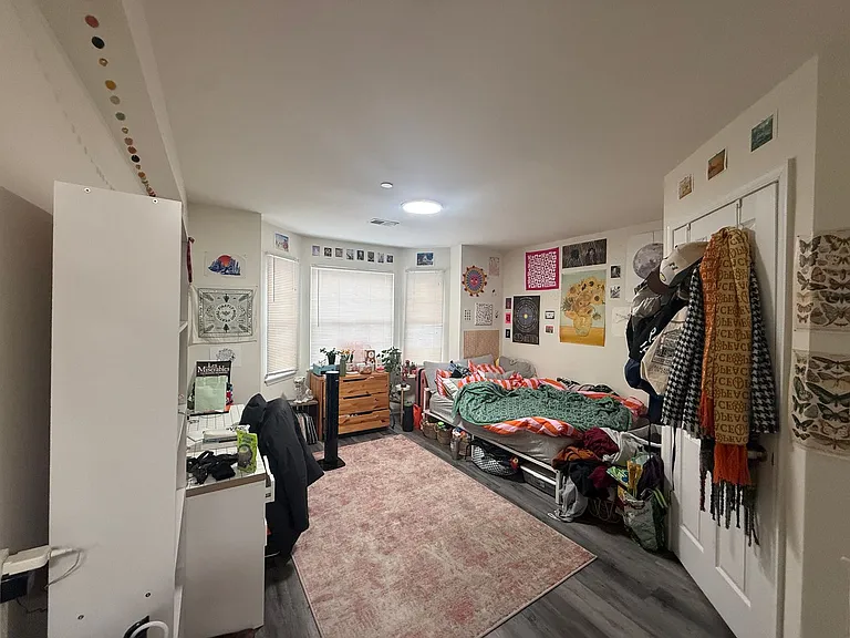 Newly Renovated Temple Apartment — Photo 22