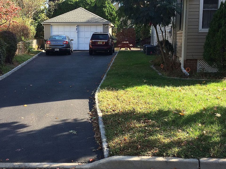 2nd image of 32 Mackay Ave