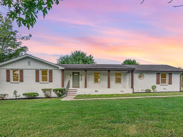 231 S Palmers Chapel Rd, Cottontown, TN 37048